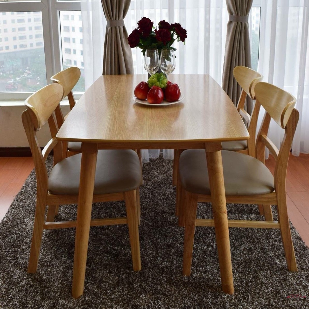 Bàn ăn Mango màu gỗ sồi